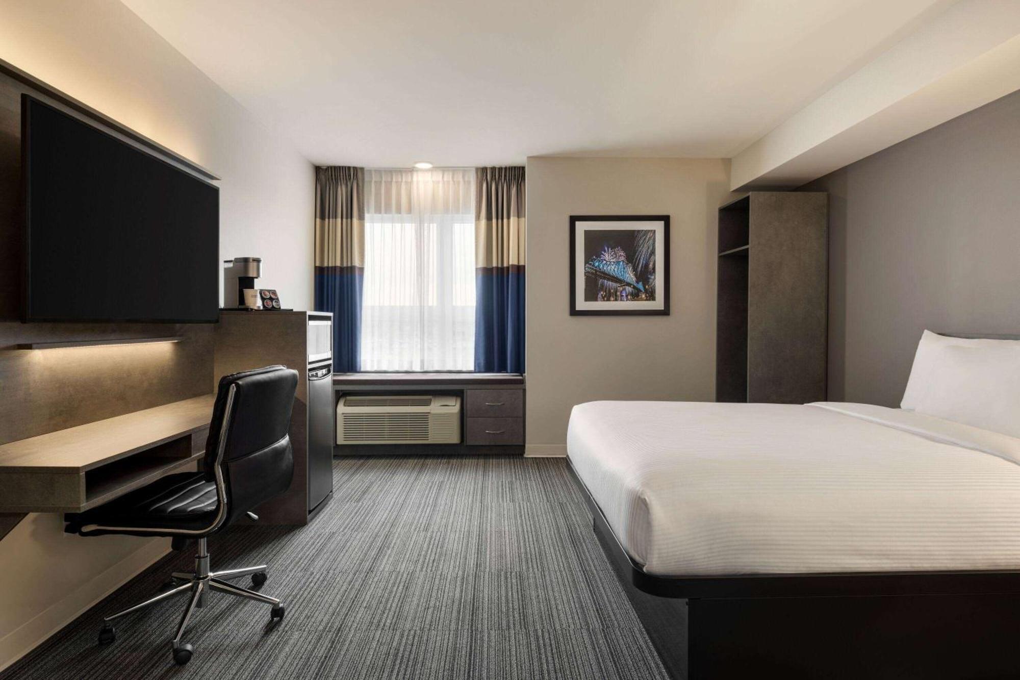 Microtel Inn & Suites By Wyndham Boisbriand Sainte-Therese ภายนอก รูปภาพ