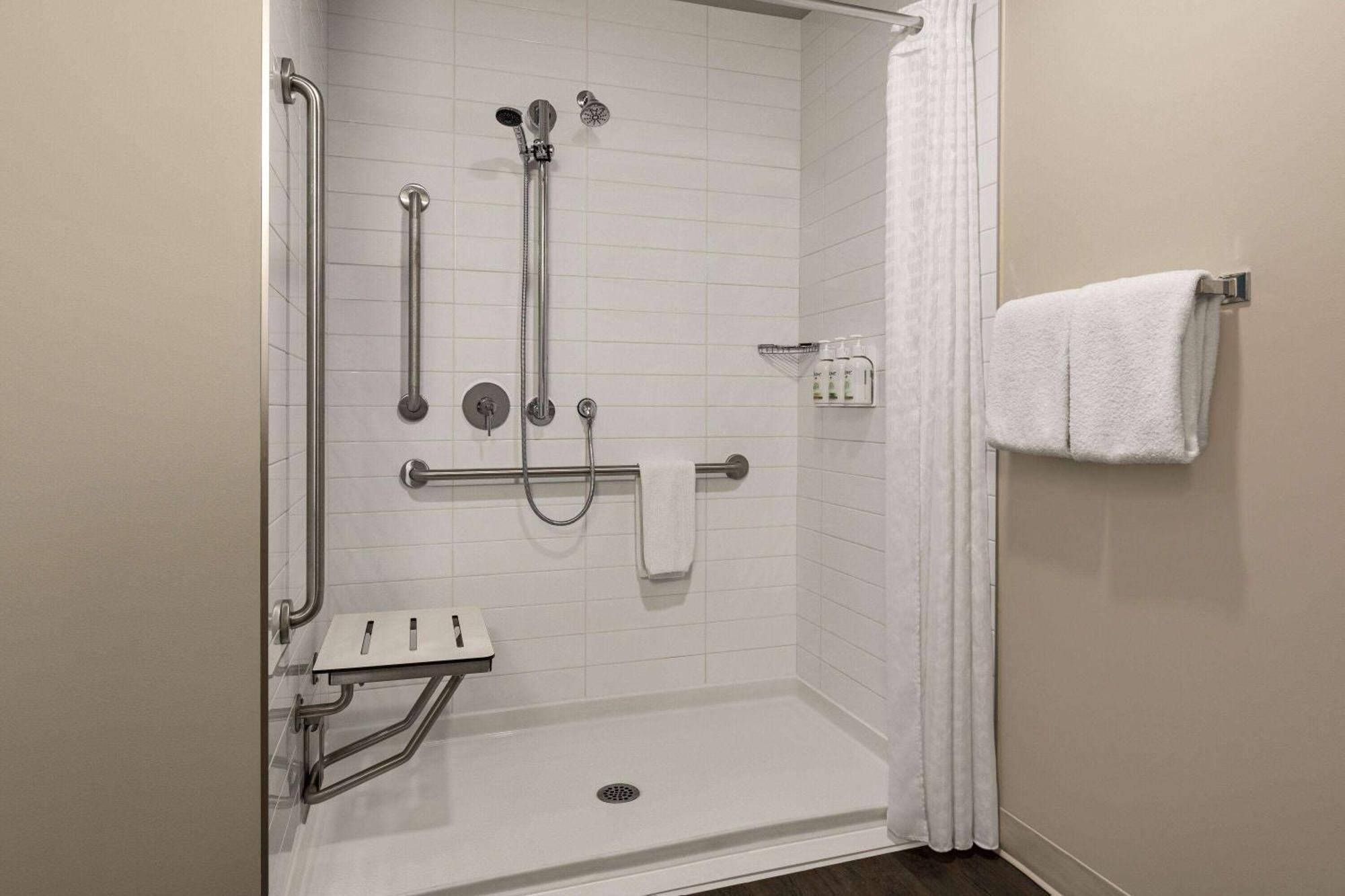 Microtel Inn & Suites By Wyndham Boisbriand Sainte-Therese ภายนอก รูปภาพ