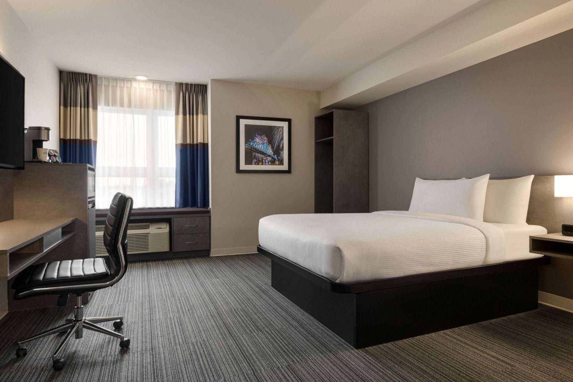 Microtel Inn & Suites By Wyndham Boisbriand Sainte-Therese ภายนอก รูปภาพ