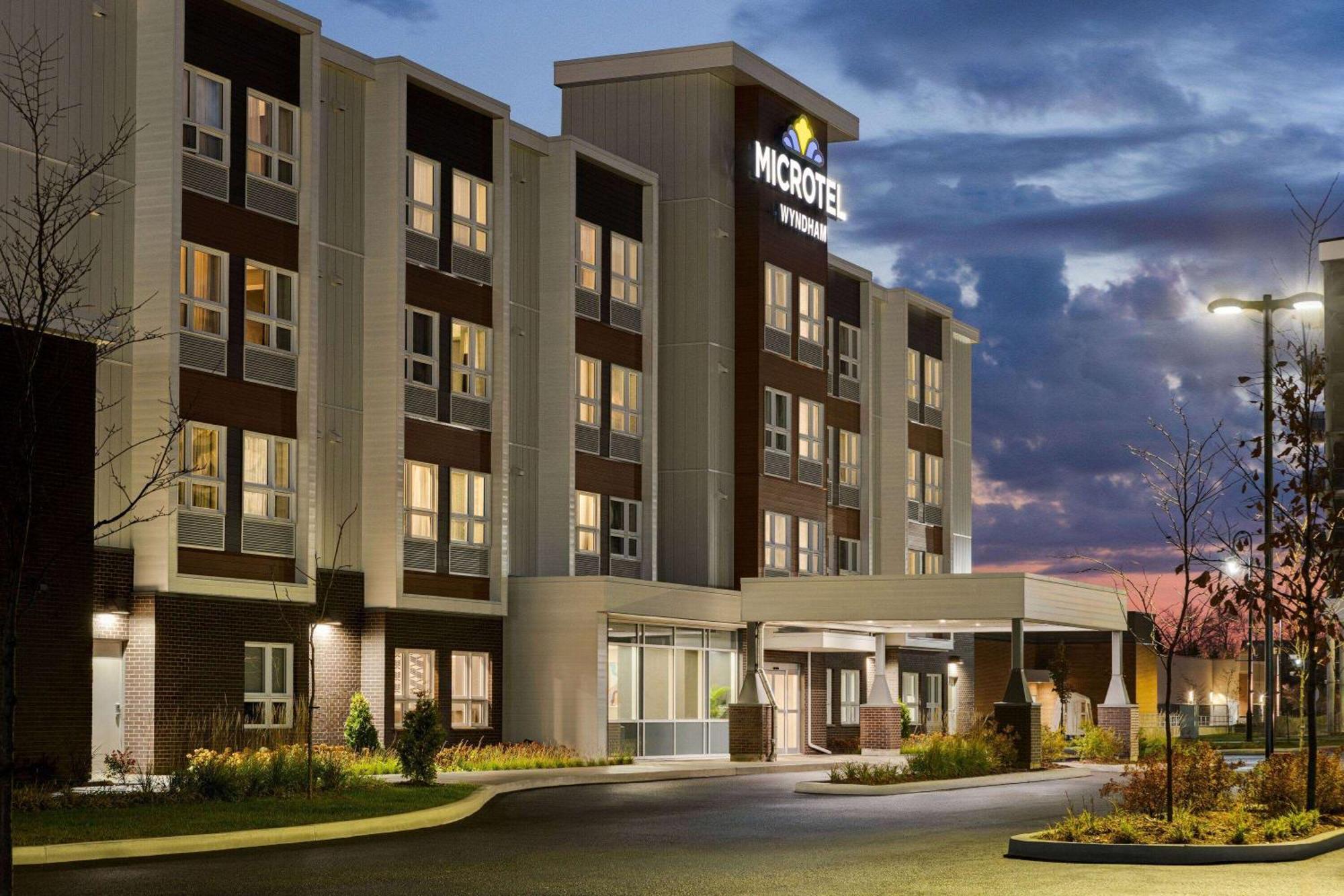 Microtel Inn & Suites By Wyndham Boisbriand Sainte-Therese ภายนอก รูปภาพ