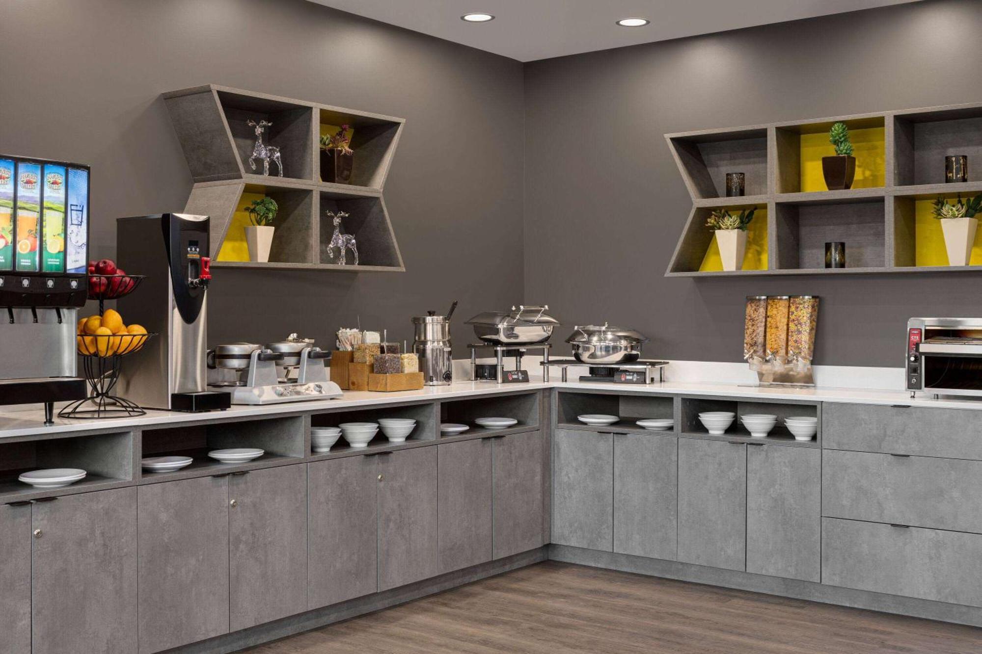 Microtel Inn & Suites By Wyndham Boisbriand Sainte-Therese ภายนอก รูปภาพ