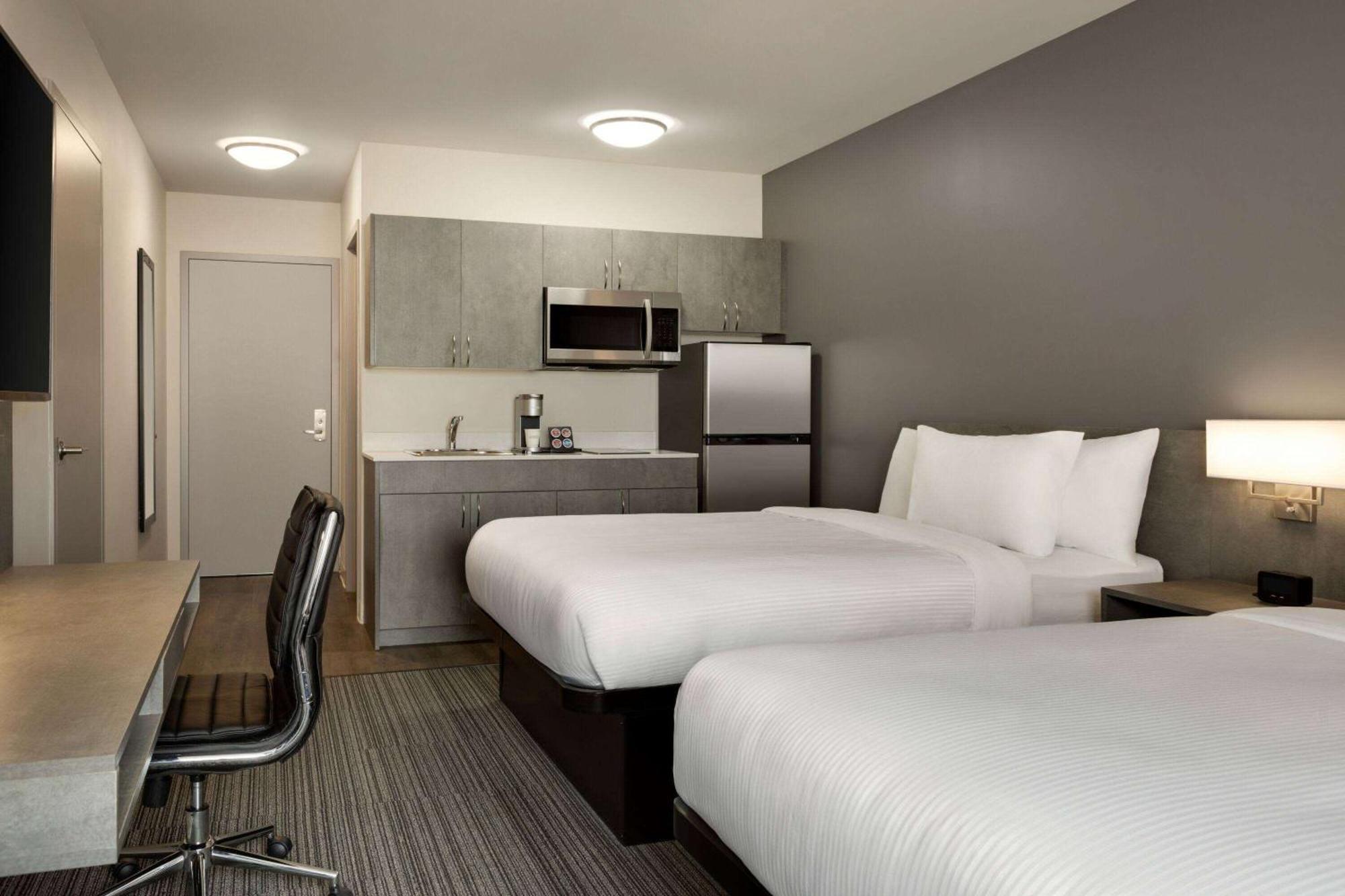 Microtel Inn & Suites By Wyndham Boisbriand Sainte-Therese ภายนอก รูปภาพ