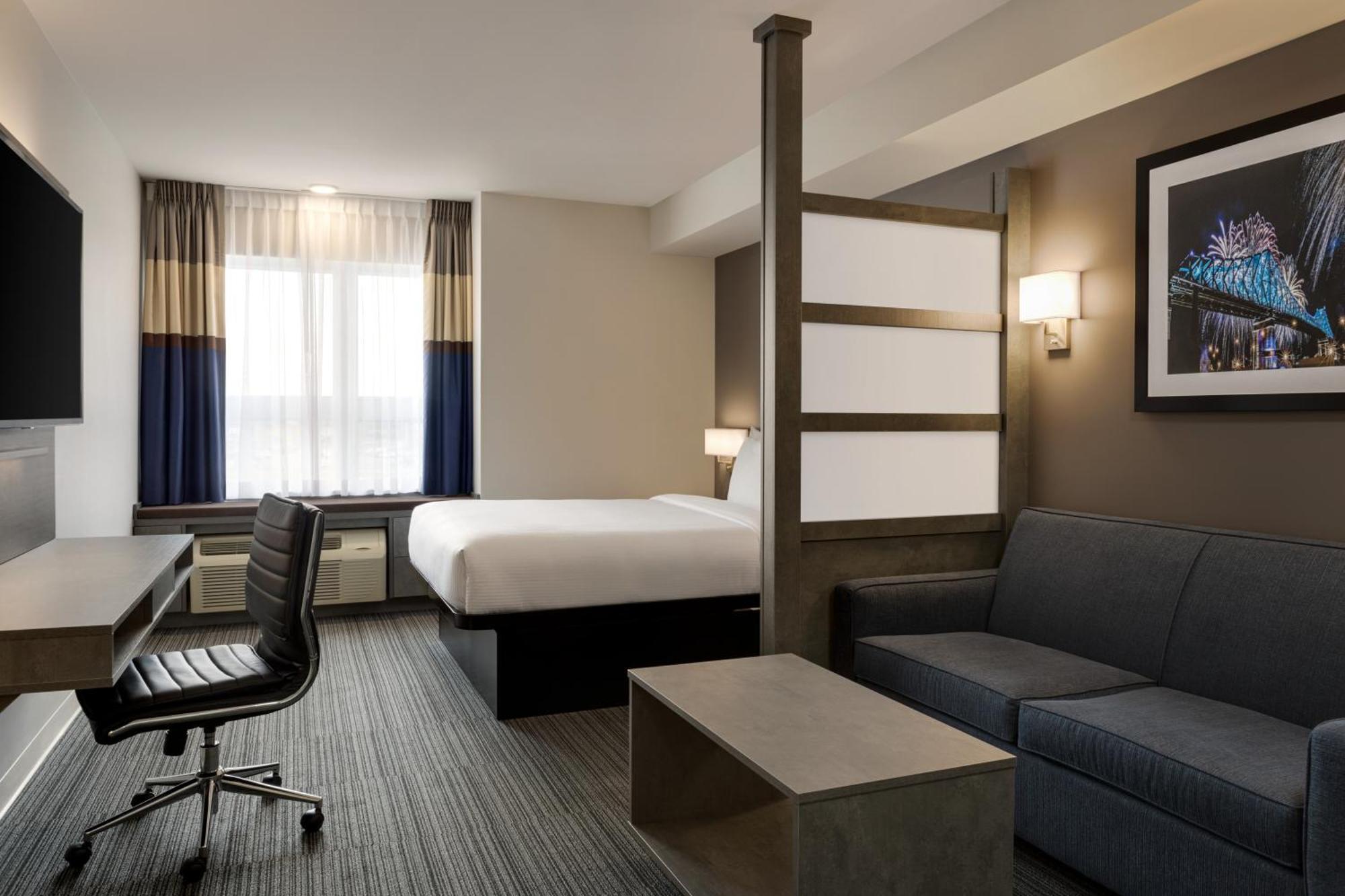Microtel Inn & Suites By Wyndham Boisbriand Sainte-Therese ภายนอก รูปภาพ