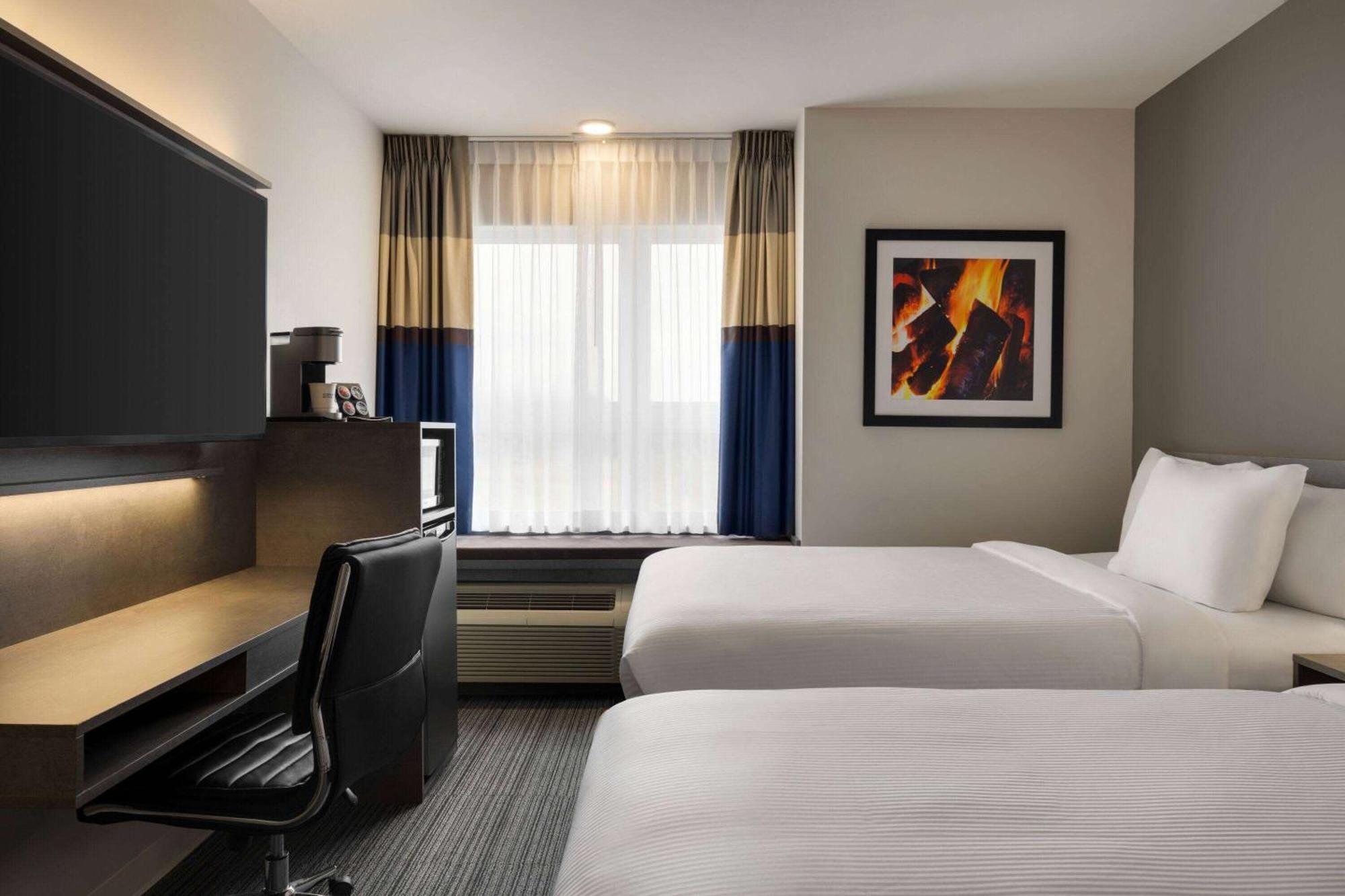 Microtel Inn & Suites By Wyndham Boisbriand Sainte-Therese ภายนอก รูปภาพ
