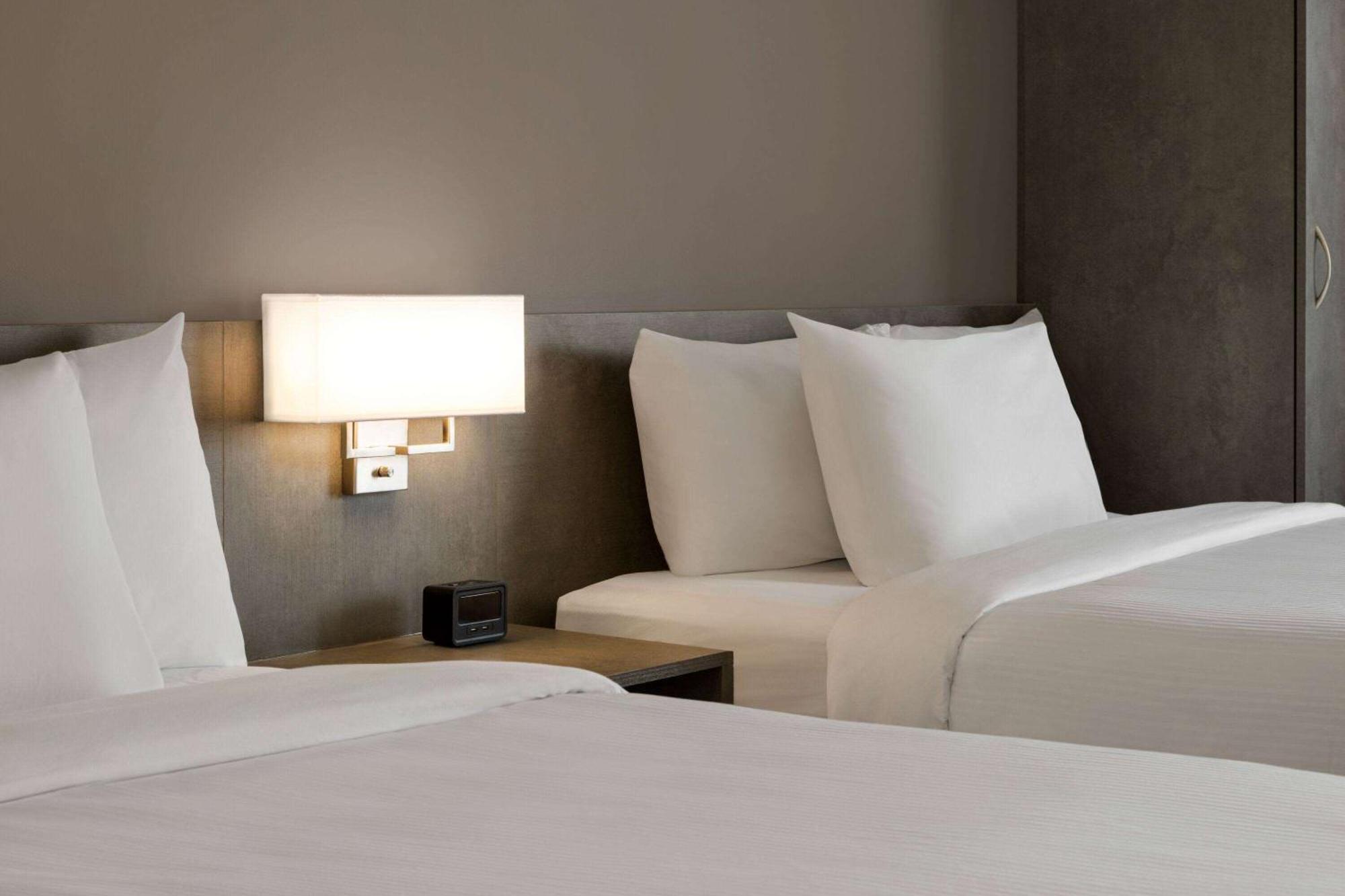 Microtel Inn & Suites By Wyndham Boisbriand Sainte-Therese ภายนอก รูปภาพ
